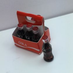 Cola-pulloja pahvipakkauksessa, 6kpl