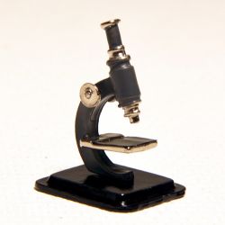 Mikroskooppi, metallia