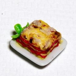 Lasagne-annos lautasella