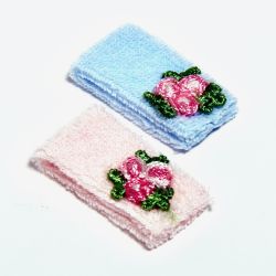 Pyyhe brodyyrillä, sininen ja vaaleanpunainen, 2 kpl
