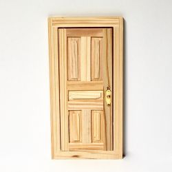 Nukkekodin ovi, pieni, 5 panelinen, lukkolevyllä
