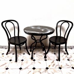 Kahvilapöytä ja 2 tuolia, musta metalli ja marmori