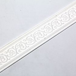 Boordi, valkoinen, kohokuvioitu köynnös, 2,5 x 35 cm