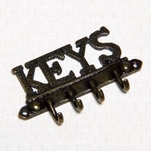 Naulakko avaimille, metallia