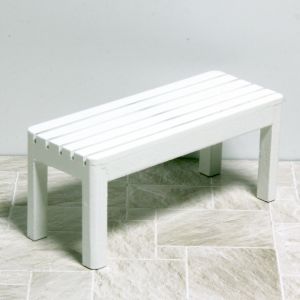 Puutarhapöytä tai penkki, valkoinen
