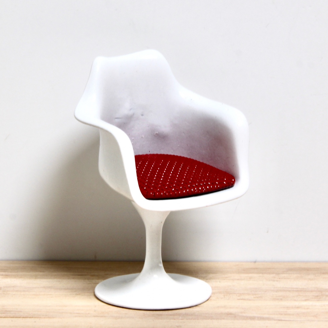 stimulate rattle flexible Tulip-tuoli käsinojilla, pieni | Minimaailman myymälä ja verkkokauppa